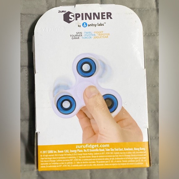 🔴2/$10 SALE🔴 Zuru Original Kiss Fidget Spinner by Antsy Labs - Picture 2 of 2